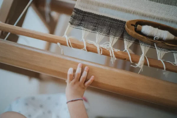 efelidi-telaio particolare lavorazione tessitura a mano