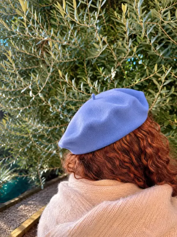 Berretto azzurro tra gli ulivi basco Cromia color azzurro