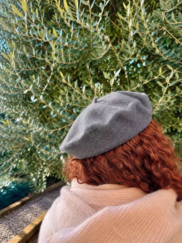 basco grigio melange basco Cromia color grigio melange indossato