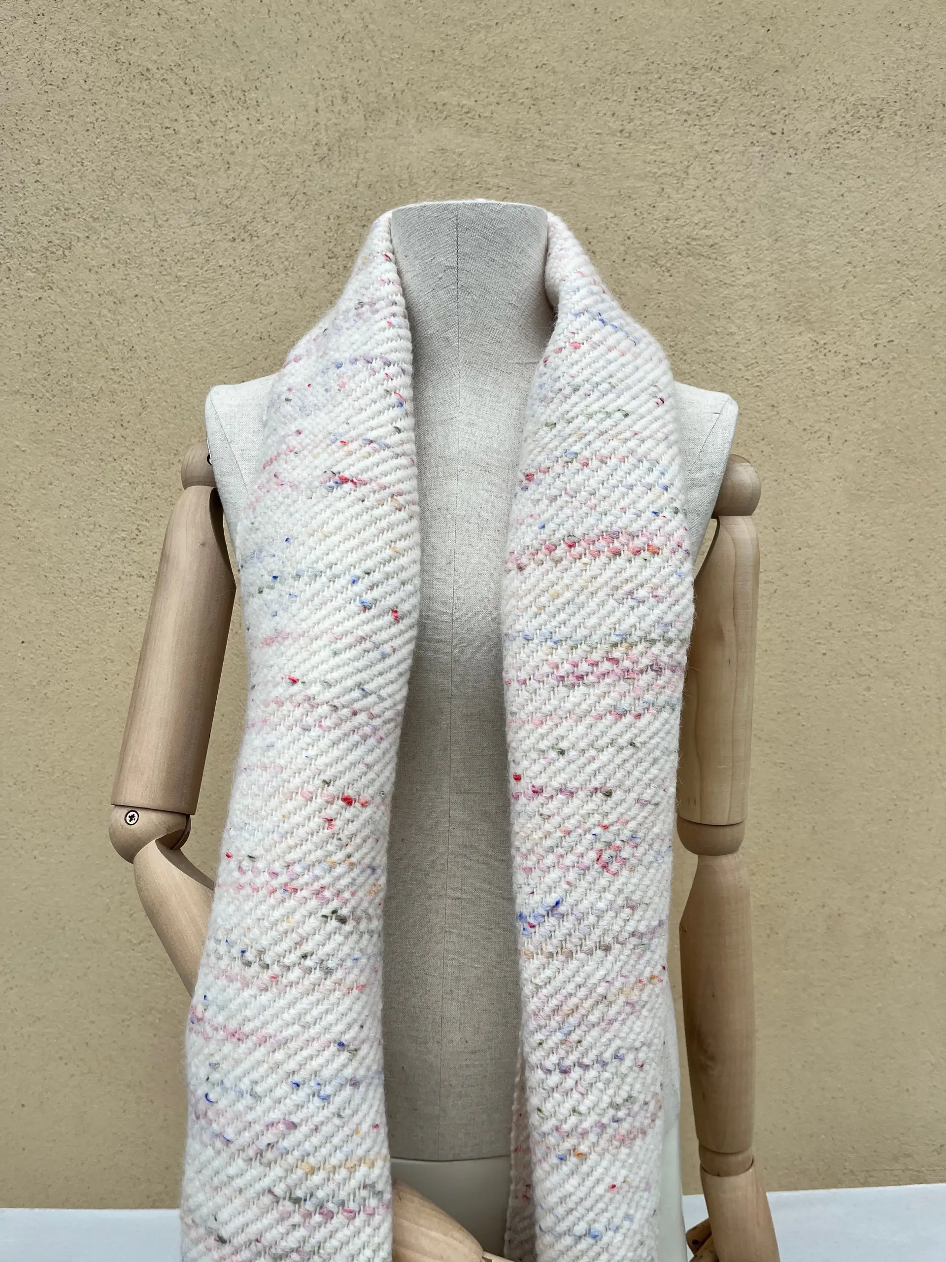 Stola Brina tessuta a mano da Efelidi in Baby Alpaca e lana Merino