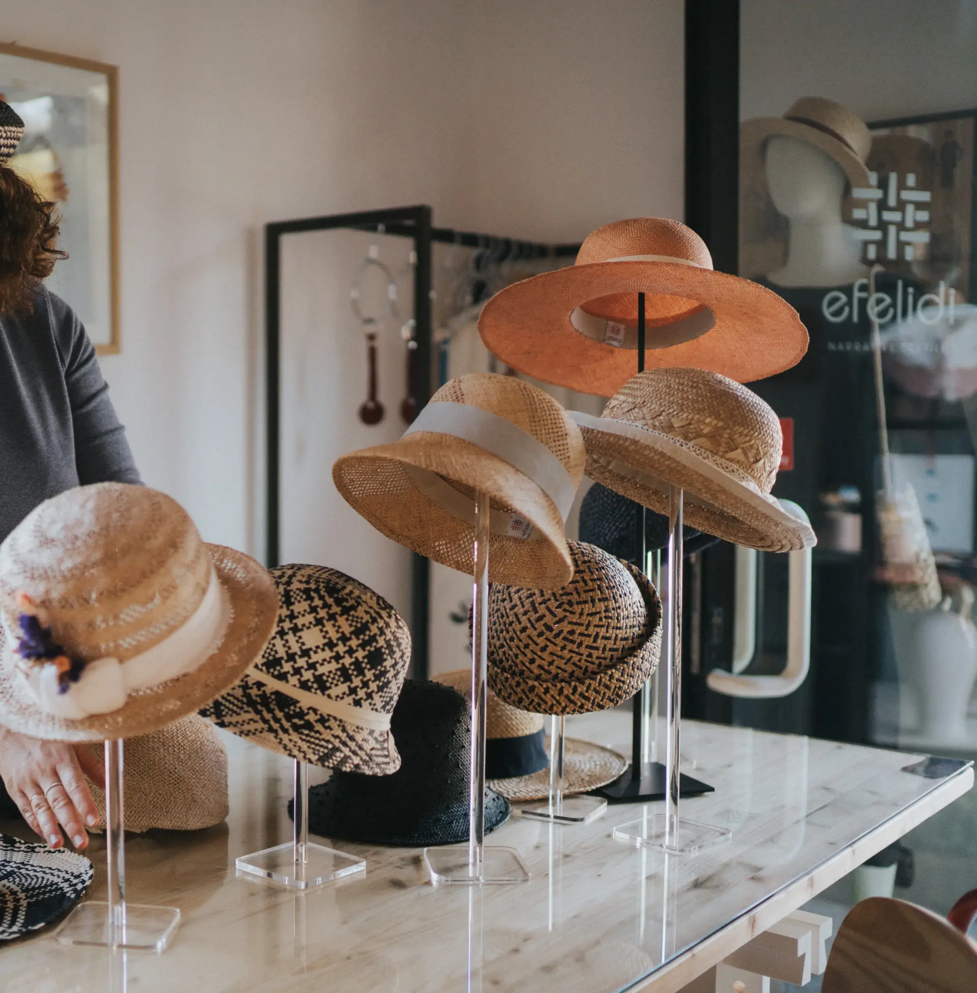 cappelli in paglia realizzati da efelidi